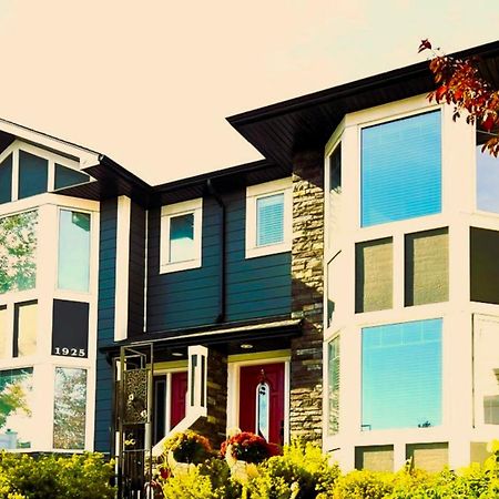 Lovely Comfy Home Private Bath In Central Calgary Exterior photo