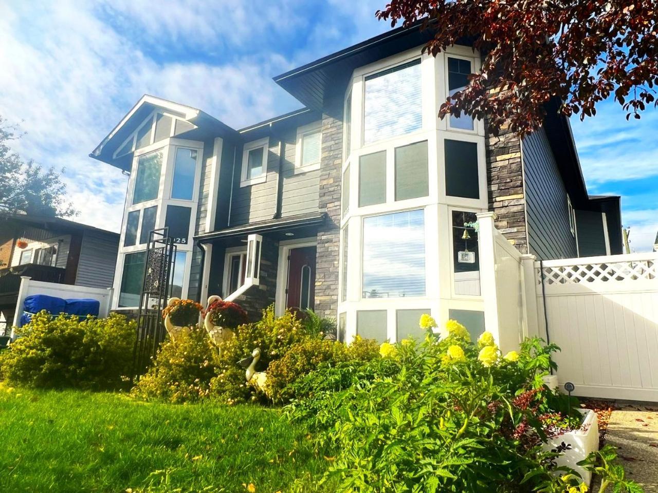 Lovely Comfy Home Private Bath In Central Calgary Exterior photo